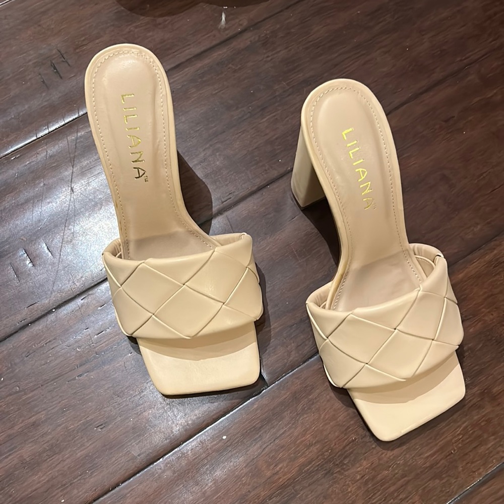 Nude heels size 6 never worn